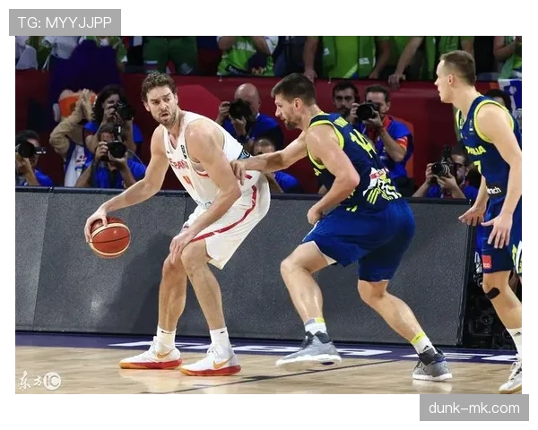 保罗·加索尔内线背身单打表现稳定 助火箭提升关键篮板控制